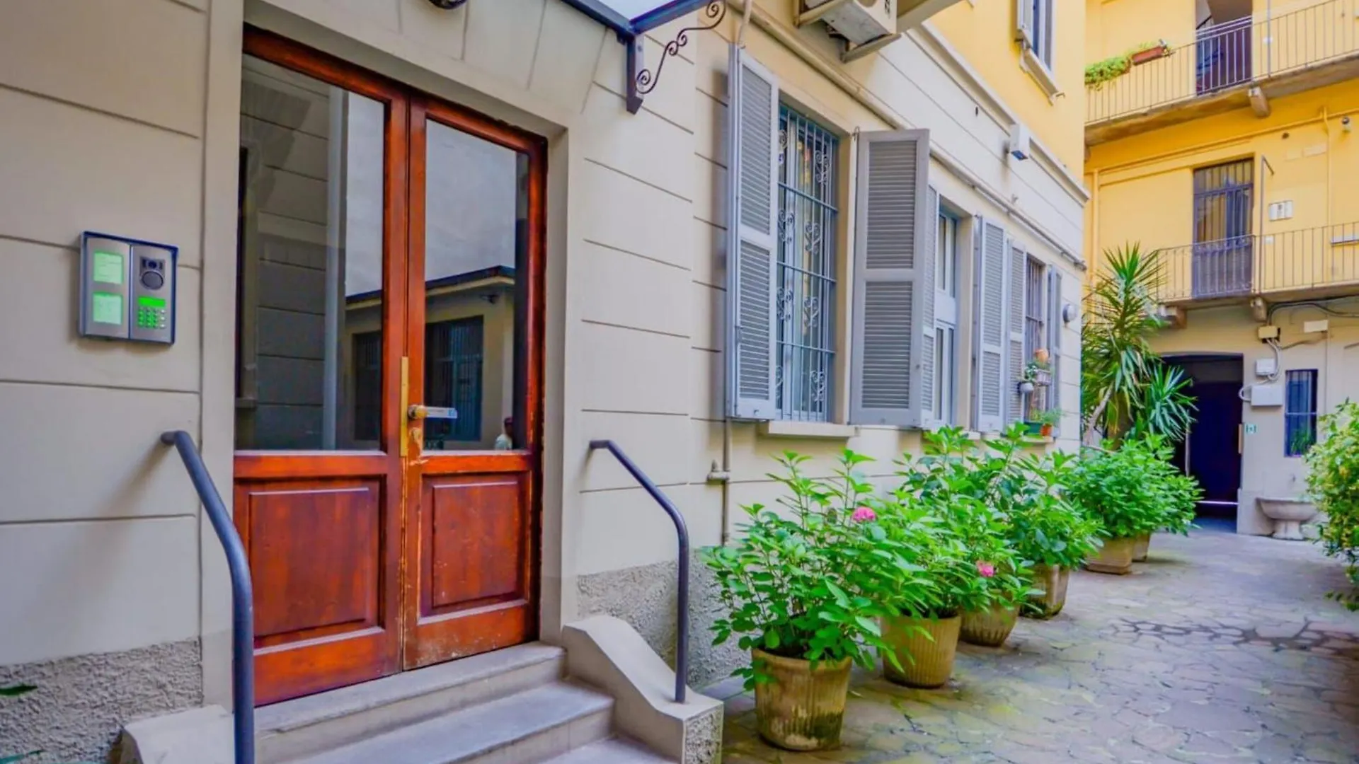 Navigli-M2 - Apartment With Work Space Milan 0*,  Italy