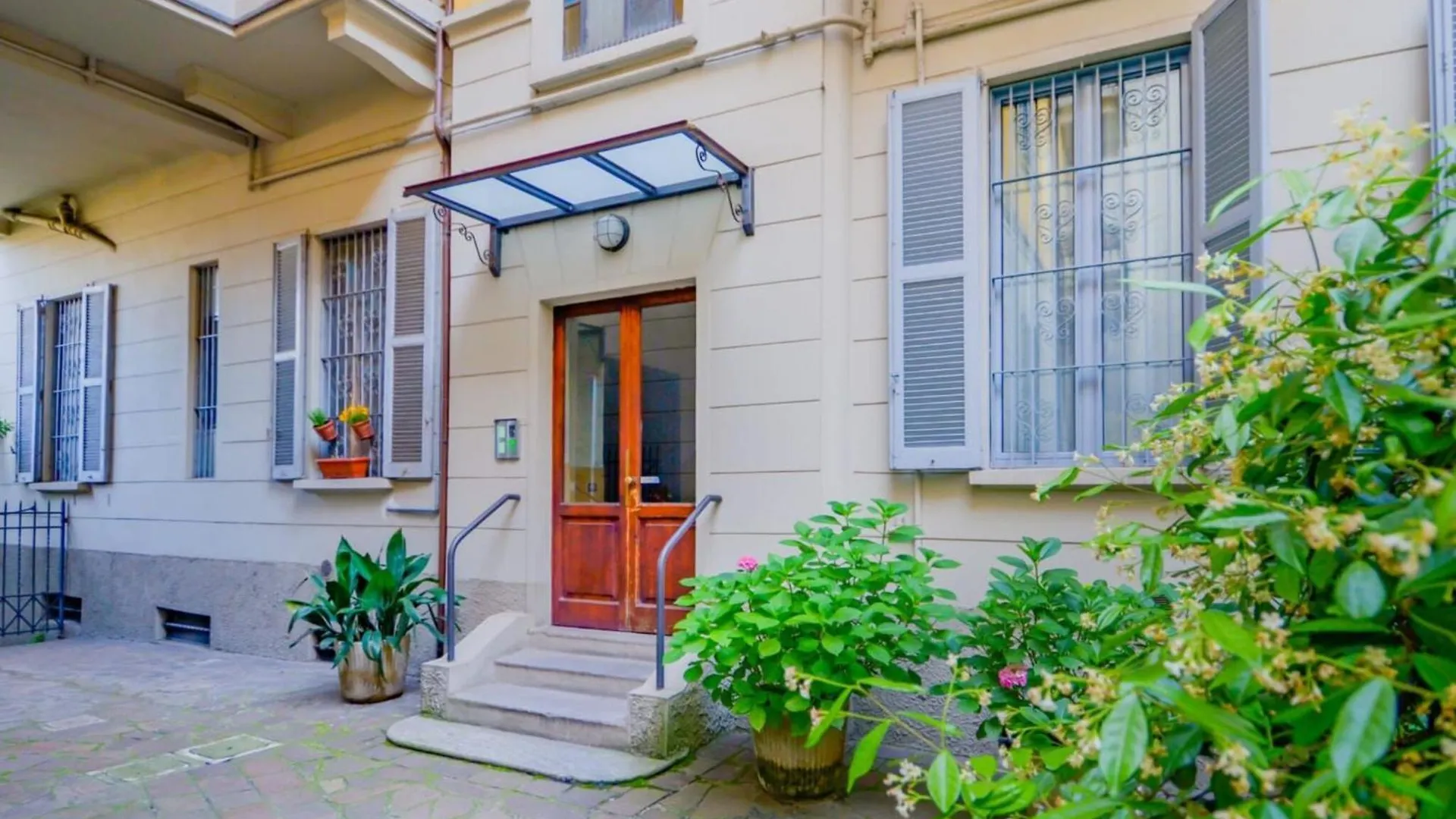 Navigli-M2 - Apartment With Work Space Milan